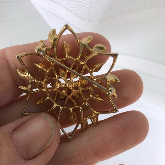 Vtg Sarah Coventry Peta-Lure Floral Brooch - Picture 3 of 5